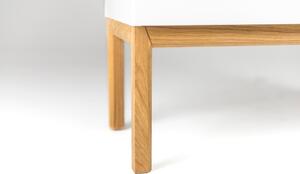 Bílý TV stolek s deskou s nohami z dubového dřeva Tenzo Patch, šířka 179 cm