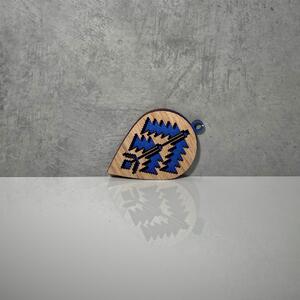 Wooden Mooden Dřevěné vánoční ozdoby Folklor (modrý podklad) Tvar: kapka