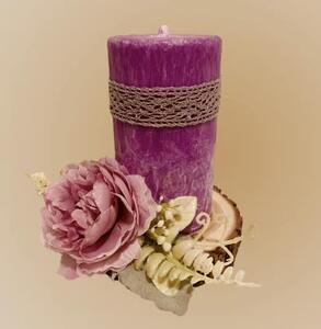 Aranžmá svícen - svíčka růžová ruční výroba na dřevěné podložce s pivoňkou,v.13cm