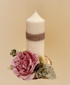 Aranžmá svícen - svíčka bílá ruční výroba na dřevěné podložce s růžičkou,v.17cm