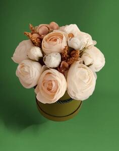 Flower box zelený - látkové květy pryskyřníku s poupaty a doplňky, v26cm
