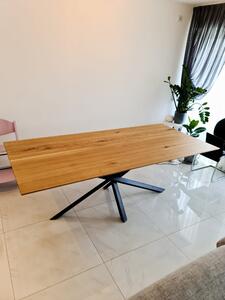 HOME22 Jídelní stůl JAKARTA z masivu a oceli Materiál: dub, Barva podnoží: bílá, délka desky: 180 cm