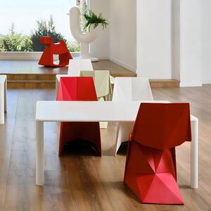 VONDOM Červená plastová dětská jídelní židle VOXEL MINI