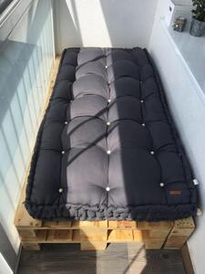 Prošívaná matrace v tmavě-šedivém provedení