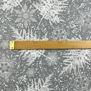 Ervi bavlna š.180cm - námraza na listech na šedém - 1090-2, metráž