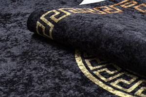Kusový koberec pratelný MIRO 51517.805 Klasický Řecký vzor protiskluzový černý zlatý Rozměr: 140x190 cm