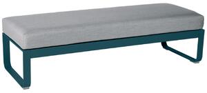 Šedohnědá čalouněná lavice Fermob Bellevie 148 cm s modrou podnoží