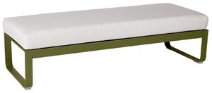 Bílá čalouněná lavice Fermob Bellevie 148 cm se zelenou podnoží - odstín pesto