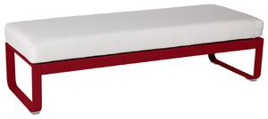 Bílá čalouněná lavice Fermob Bellevie 148 cm s červenou podnoží