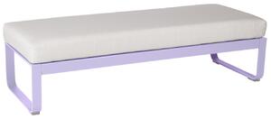 Bílá čalouněná lavice Fermob Bellevie 148 cm s fialovou podnoží