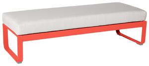 Bílá čalouněná lavice Fermob Bellevie 148 cm s oranžovou podnoží