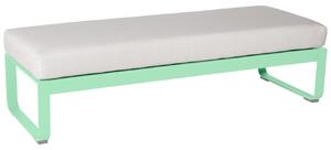 Bílá čalouněná lavice Fermob Bellevie 148 cm s opálově zelenou podnoží