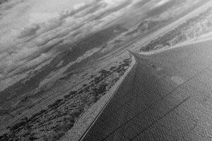 Obraz černobílá cesta v poušti