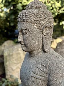 Ručně tesaná socha Buddha ze sopečného kamene 80 - 150 cm