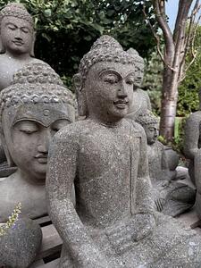 Ručně tesaná socha Buddha ze sopečného kamene 80 - 150 cm