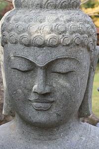 Buddha hlava, tesaný