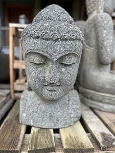 Buddha hlava, tesaný