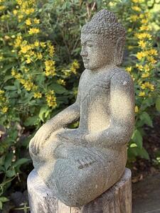 Buddha z lávového kamene – 40 cm, ručně tesaný na Jávě