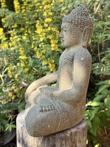 Buddha z lávového kamene – 40 cm, ručně tesaný na Jávě