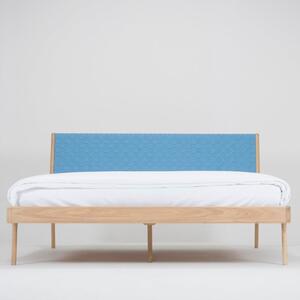 Modrá/přírodní dvoulůžková postel z dubového dřeva 140x200 cm Fawn – Gazzda