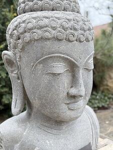 Ručně tesaná hlava Buddha z říčního kamene – 80 cm