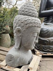 Ručně tesaná hlava Buddha z říčního kamene – 80 cm