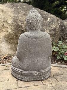 Buddha z říčního kamene s lotosovým pupenem – 60 cm