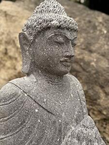 Buddha z říčního kamene s lotosovým pupenem – 60 cm