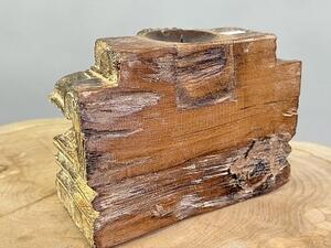 Svícen z historického indického dřeva s řezbou 23 cm