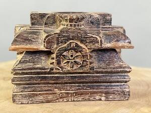 Svícen z historického indického dřeva s řezbou 23 cm