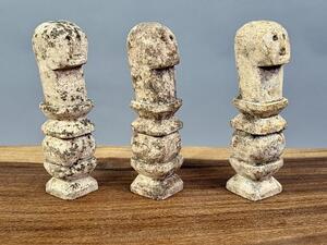 Kamenná figurka z Timoru – 20 cm vysoký etnický strážce