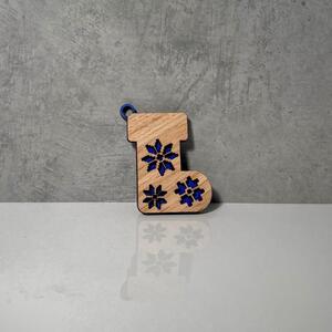 Wooden Mooden Dřevěné vánoční ozdoby Folklor (modrý podklad) Tvar: bota
