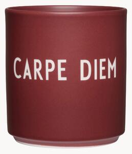 Hrnek's nápisem Favourite Carpe Diem