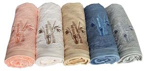 Bambusový ručník z nové kolekce BOSTON. Barva ručníku je smetanová. Rozměr ručníku 50x100 cm. Plošná hmotnost 500 g/m2. Praní na 60°C