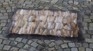 Špongr Kožešinový koberec / předložka z finského mývalovce 100 x 130 cm menší Natur