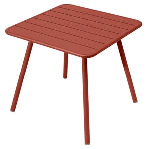 Zemitě červený kovový stůl Fermob Luxembourg 80 x 80 cm