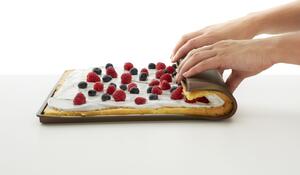 Silikonový plát na pečení rolady Lékué Roll Cake Mat