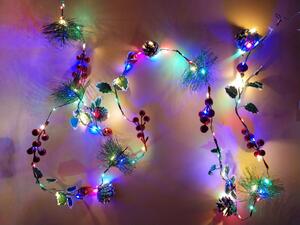 Světelný vánoční řetěz s šiškami, červenými bobulemi a jehličím, 2,7m, 80 LED, různobarevná