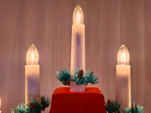 Vánoční dřevěný svícení ve tvaru pyramidy, červená, 5 svíček, teplá bílá