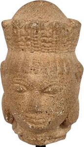 Kamenná busta hlavy z dob antiky