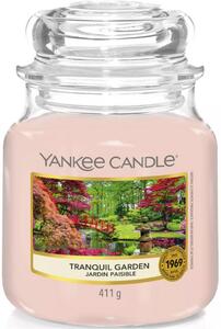 Yankee Candle vonná svíčka Classic ve skle střední Tranquil Garden