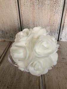 Dekorační koule - bílé růže
