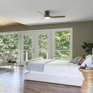 LED stropní ventilátor Eris, IP44, ořech