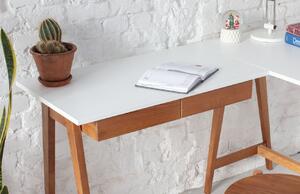 Krémově bílý lakovaný rohový pracovní stůl RAGABA LUKA 135 x 85 cm s dubovou podnoží, pravý