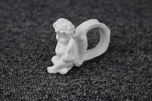 Bílá soška anděla s kroužkem na ubrousek 7cm