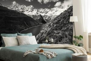 Tapeta řeka a hory v černobílém - 150x100 cm