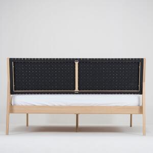 Černá/přírodní dvoulůžková postel z dubového dřeva 180x200 cm Fawn – Gazzda