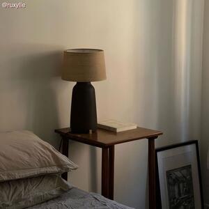 Creative cables Keramická stolní lampa bottiglia se stínidlem Athena, s textilním kabelem, vypínačem a dvoupólovou zástrčkou Barva: Krémová strukturovaná-černá