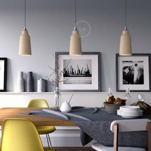 Creative cables Závěsná lampa s textilním kabelem, keramickým stínidlem tvaru lahve s kovovými detaily Barva: Betonový efekt-bílá