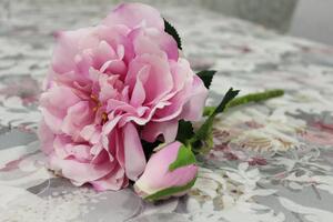 Růžová umělá anglická růže s pukem 36cm